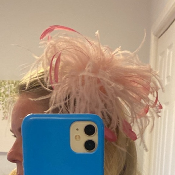 Pink Feather Fascinator - Picture 3 of 3